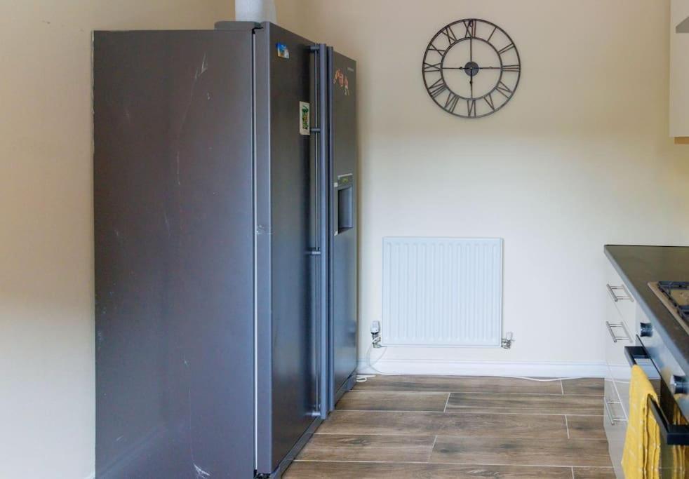 Stylish 3 Bedroom And Free Parking Thamesmead  Exteriör bild