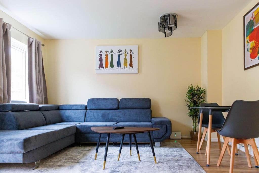Stylish 3 Bedroom And Free Parking Thamesmead  Exteriör bild
